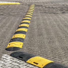 Verkeersdrempel (complete set), 7 centimeter hoog, zwart en geel